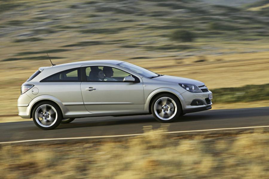  Opel Astra GTC 2005 года  (фото 86 из 212)